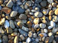 Steine am Strand von Hythe